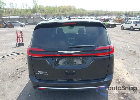 2024 Chrysler Pacifica Touring z USA, uszkodzony, nr VIN 2C4RC1FG3RR154388